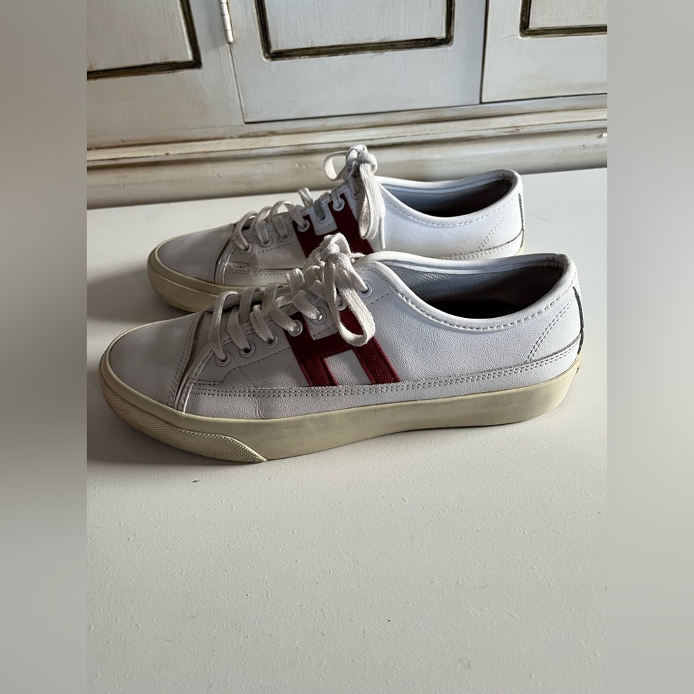 Men’s HUF Hupper 2 Lo sneaker in white with red "H" branding shoes size 8
